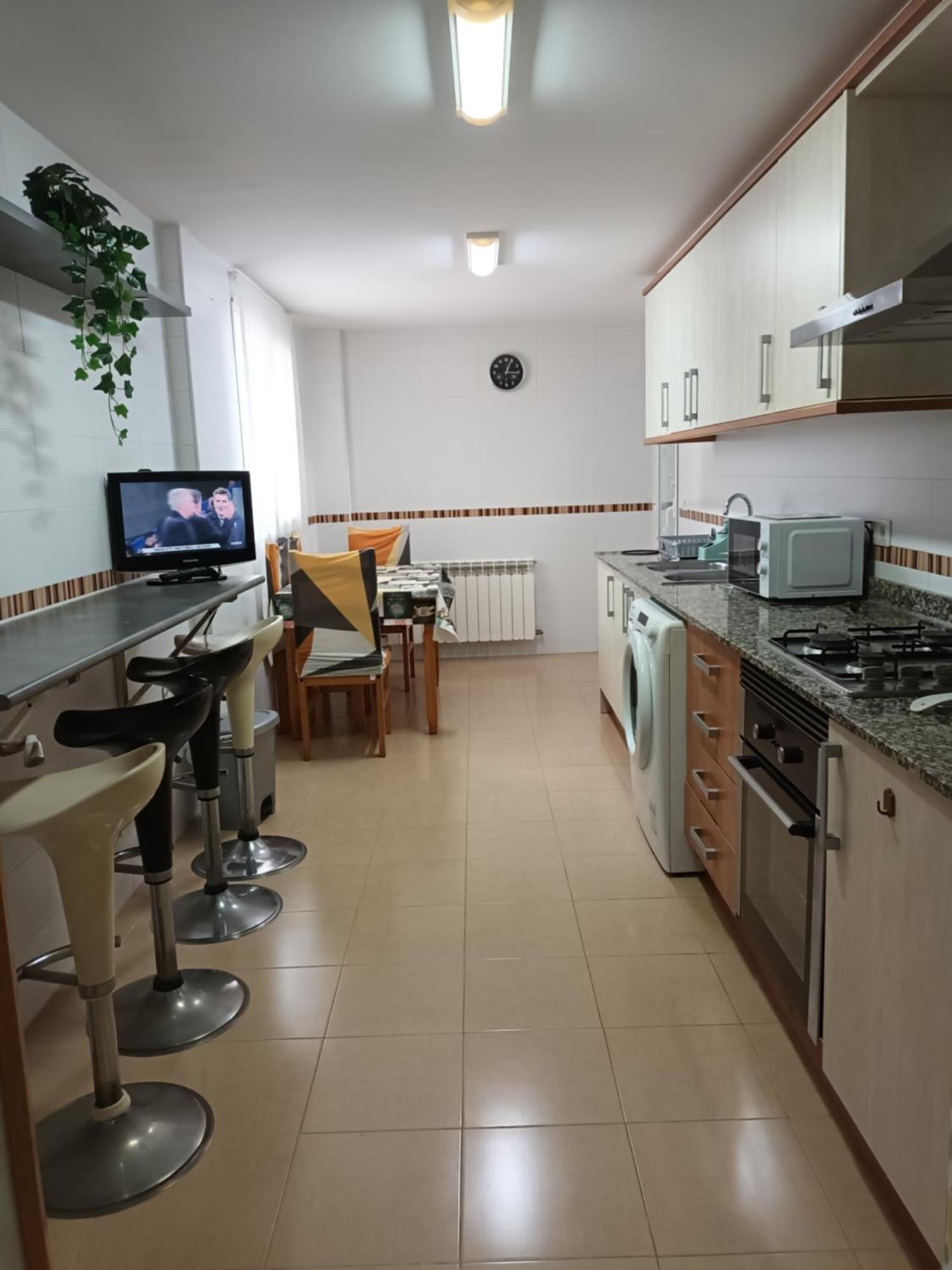 Piso Amplio De 3 Habitaciones, 2 Banos, Ascensor Y Parking بوريانا المظهر الخارجي الصورة